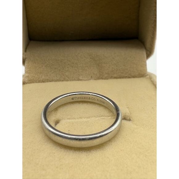 Tiffany & Co Platinum Band*Beautiful Pt950 purity*unbranded box*size 6 5/8 - Picture 4 of 5